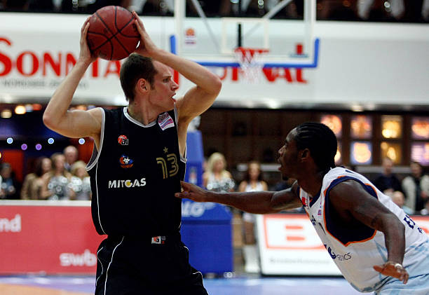 中锋若能牵 中锋若能牵