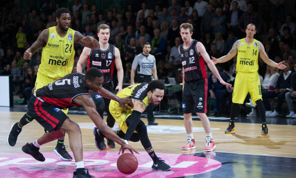 前锋的比赛 前锋的比赛