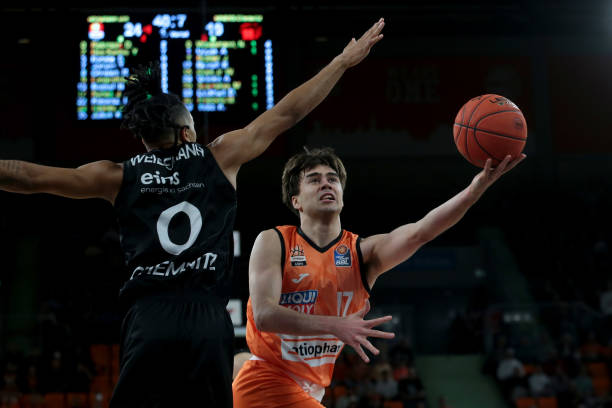 但在缺乏足 但在缺乏足