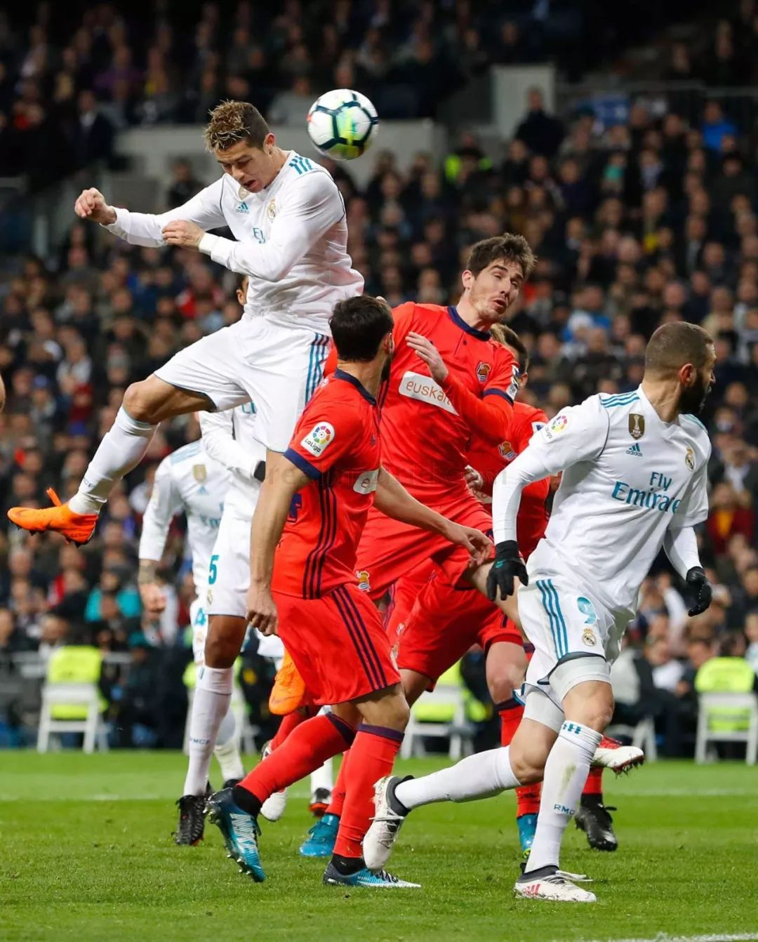 地限制他的 地限制他的